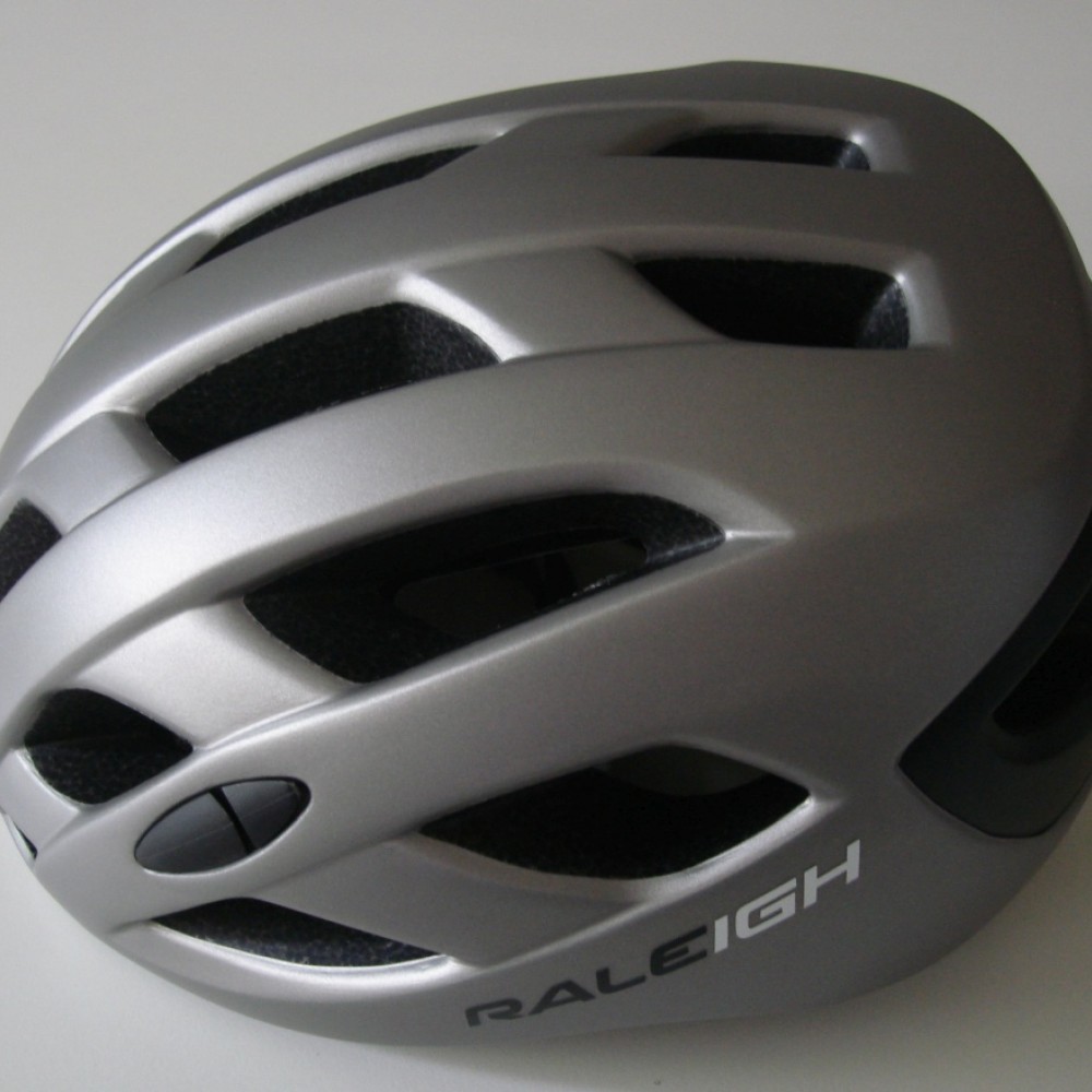 casco-in-mould-265gr-5861cm-20-ventilaciones-gris-con-negro-raleigh